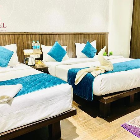 Qotel Hotel Rajouri Garden Above Ritu Marbles, Near Rajouri Garden Metro Station-Couple Friendly New Delhi Eksteriør bilde