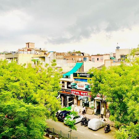 Qotel Hotel Rajouri Garden Above Ritu Marbles, Near Rajouri Garden Metro Station-Couple Friendly New Delhi Eksteriør bilde