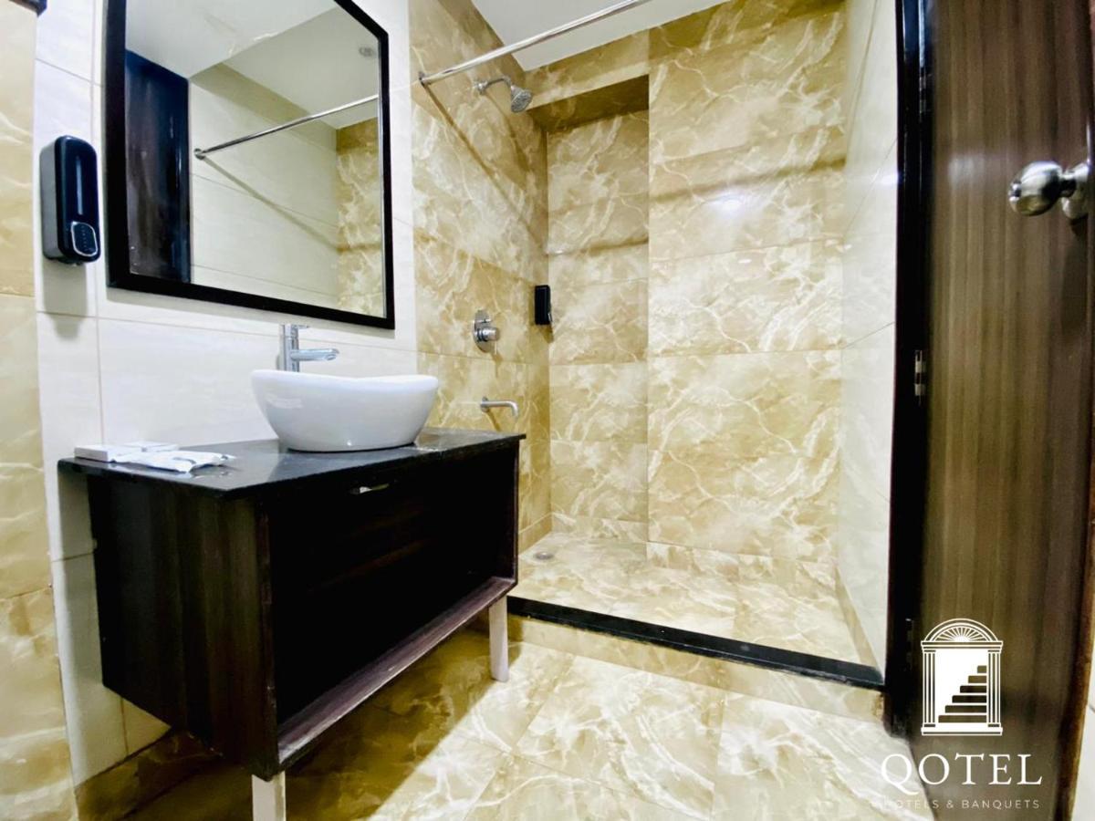 Qotel Hotel Rajouri Garden Above Ritu Marbles, Near Rajouri Garden Metro Station-Couple Friendly New Delhi Eksteriør bilde