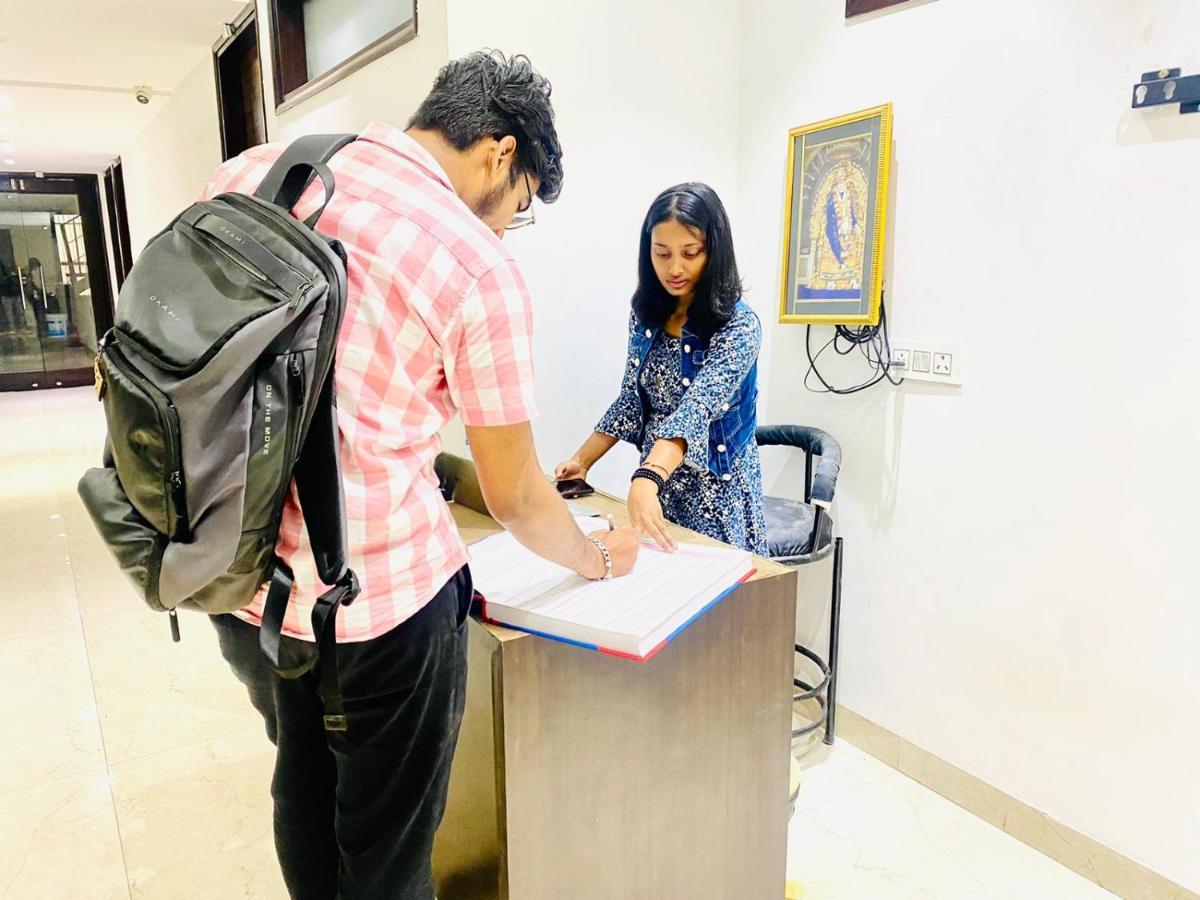Qotel Hotel Rajouri Garden Above Ritu Marbles, Near Rajouri Garden Metro Station-Couple Friendly New Delhi Eksteriør bilde