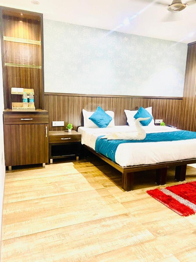 Qotel Hotel Rajouri Garden Above Ritu Marbles, Near Rajouri Garden Metro Station-Couple Friendly New Delhi Eksteriør bilde