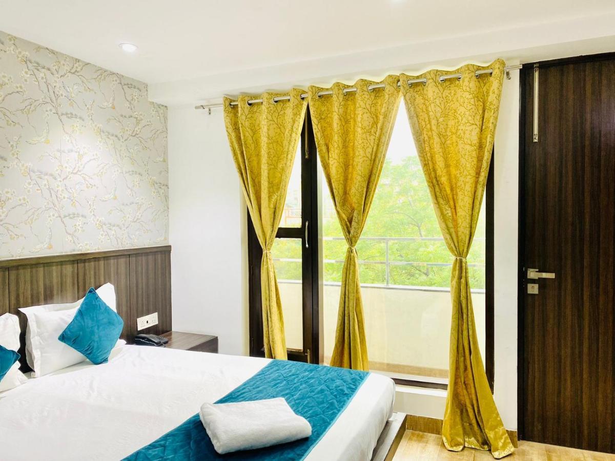 Qotel Hotel Rajouri Garden Above Ritu Marbles, Near Rajouri Garden Metro Station-Couple Friendly New Delhi Eksteriør bilde