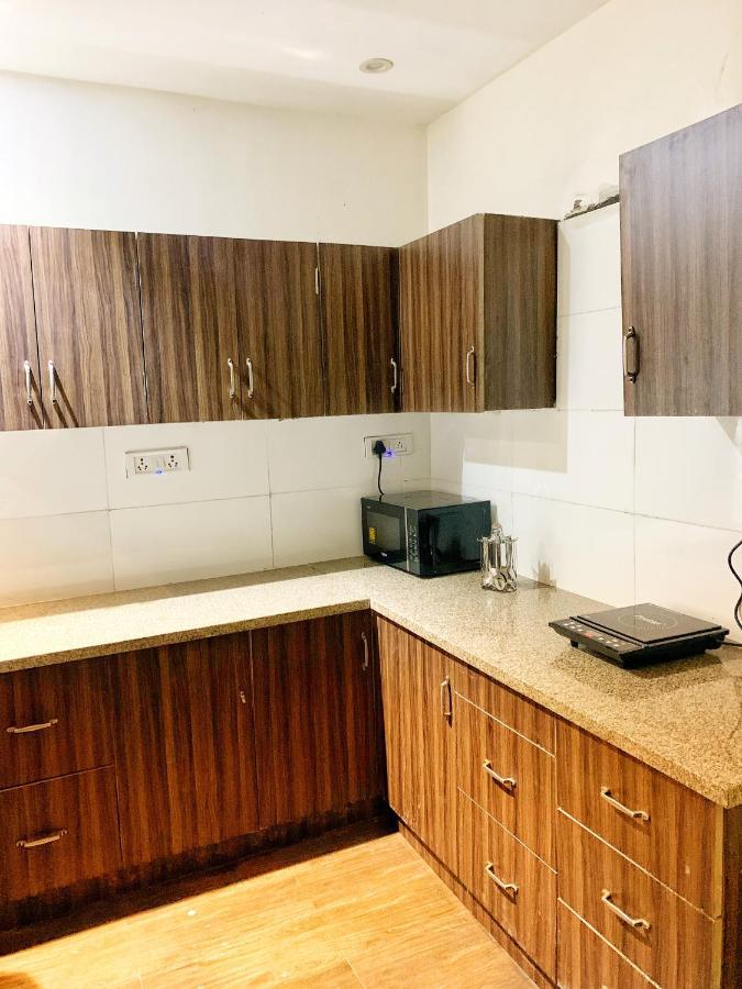 Qotel Hotel Rajouri Garden Above Ritu Marbles, Near Rajouri Garden Metro Station-Couple Friendly New Delhi Eksteriør bilde
